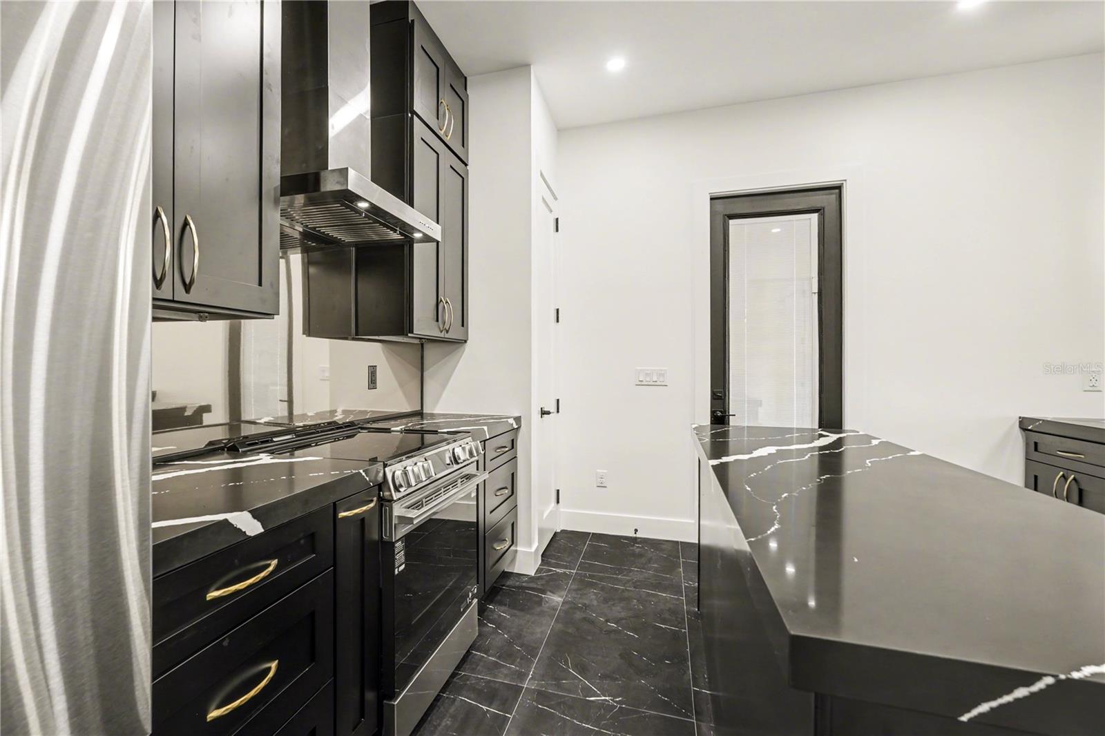 105 GARLAND AVE — photo 14