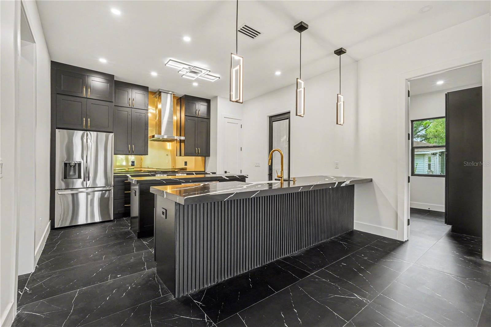 105 GARLAND AVE — photo 17