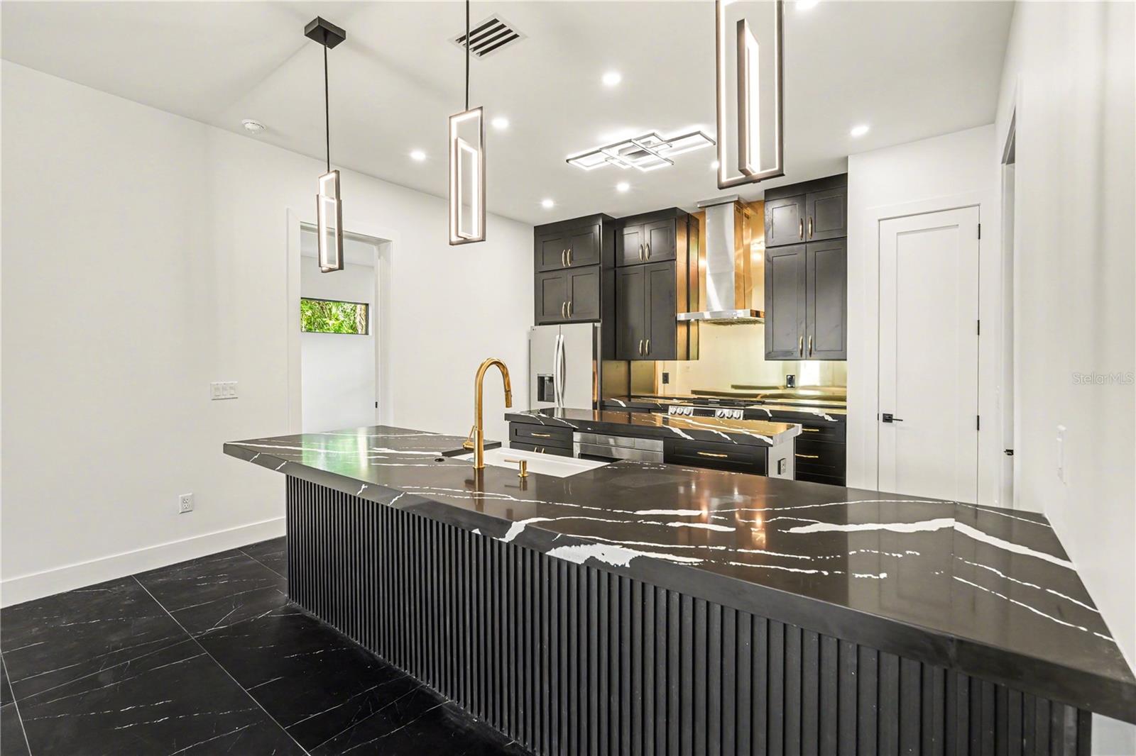 105 GARLAND AVE — photo 15