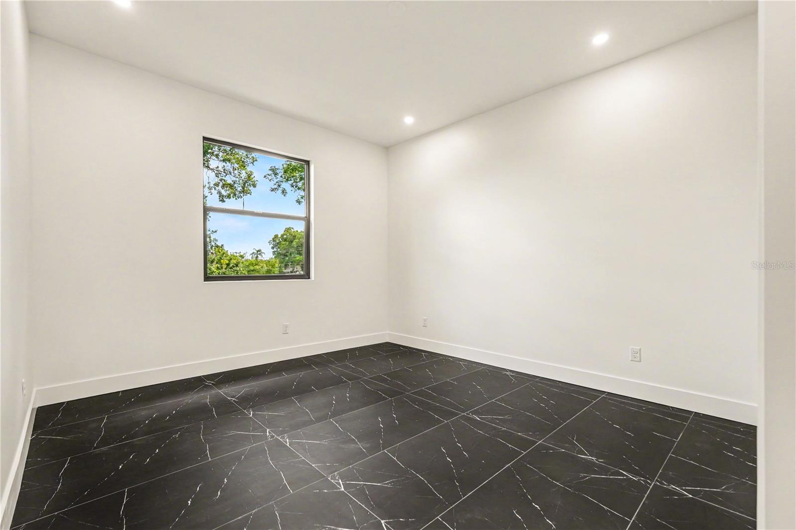 105 GARLAND AVE — photo 22