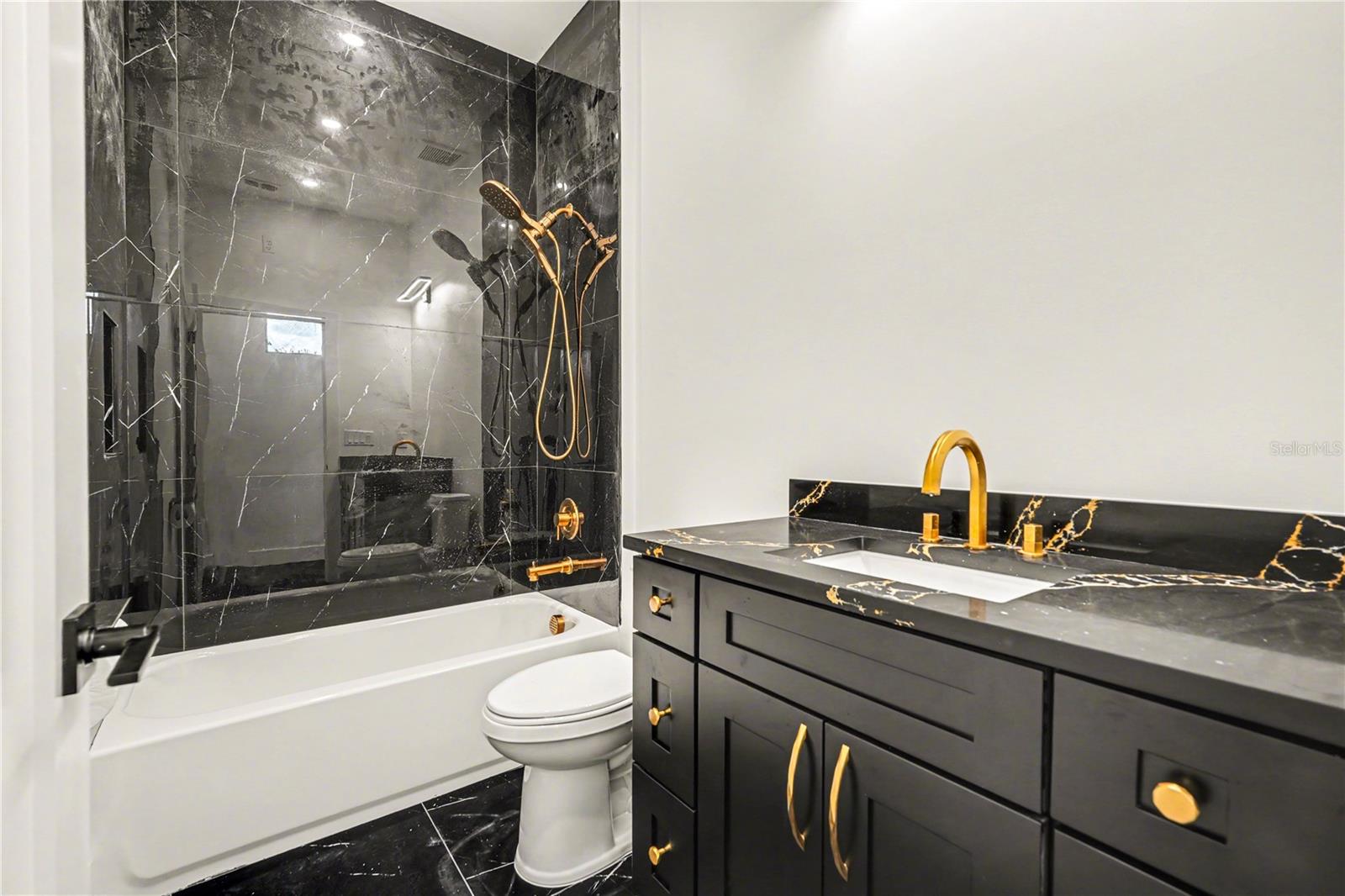 105 GARLAND AVE — photo 36