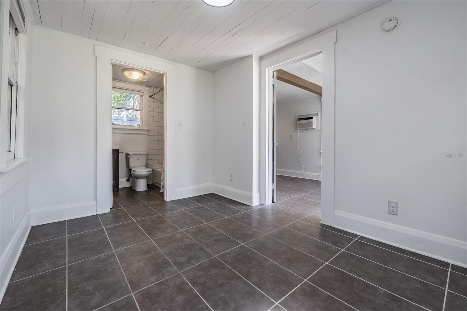 4109 N SEMINOLE AVE — photo 37