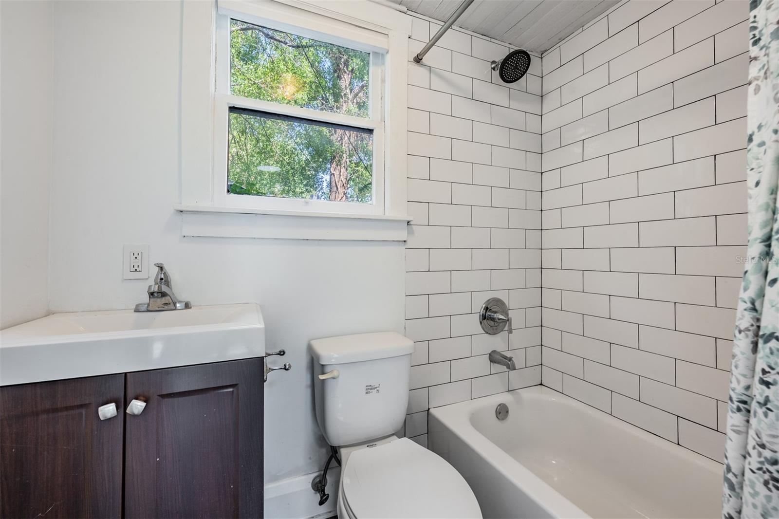 4109 N SEMINOLE AVE — photo 38