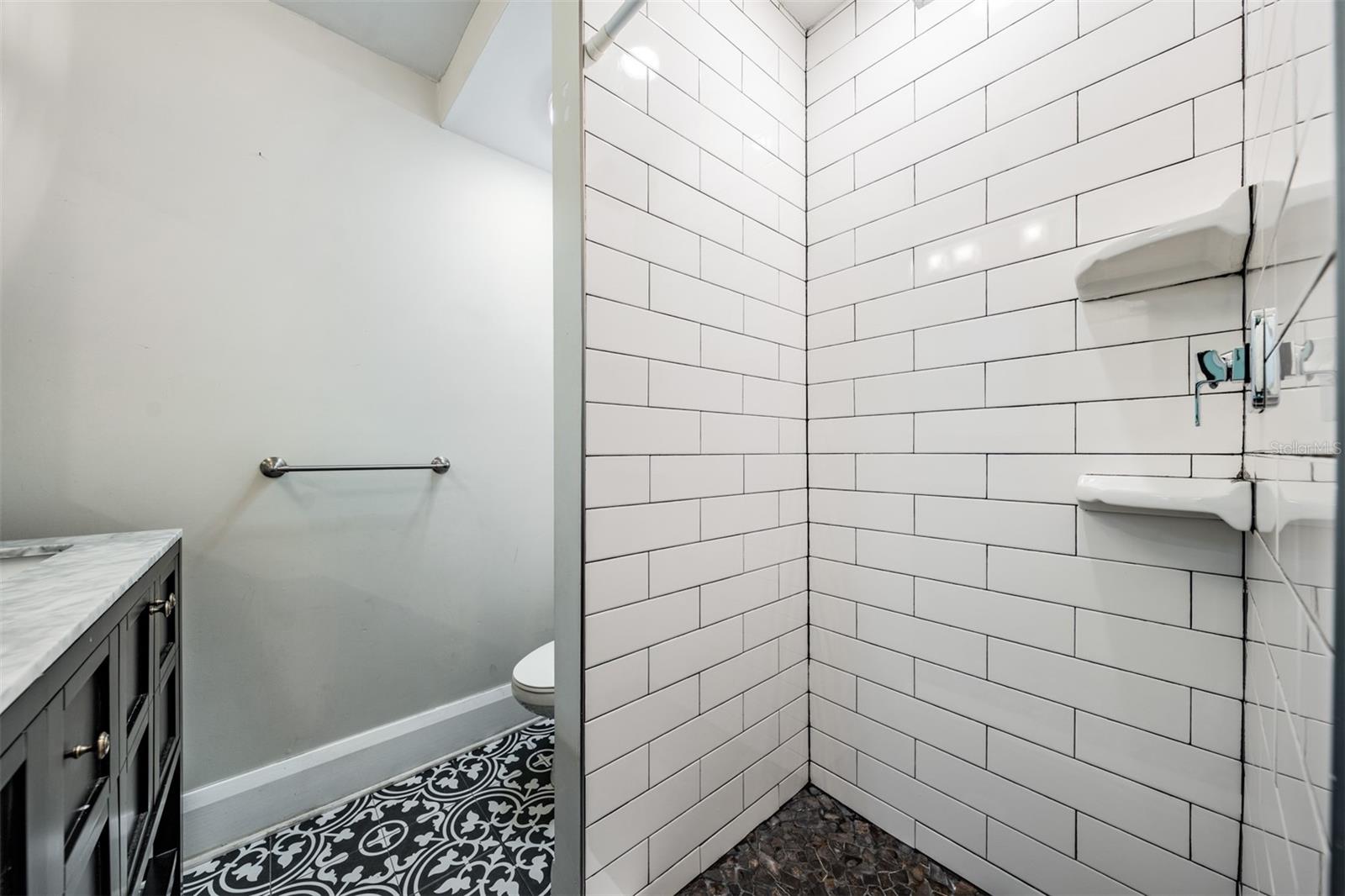 4109 N SEMINOLE AVE — photo 28