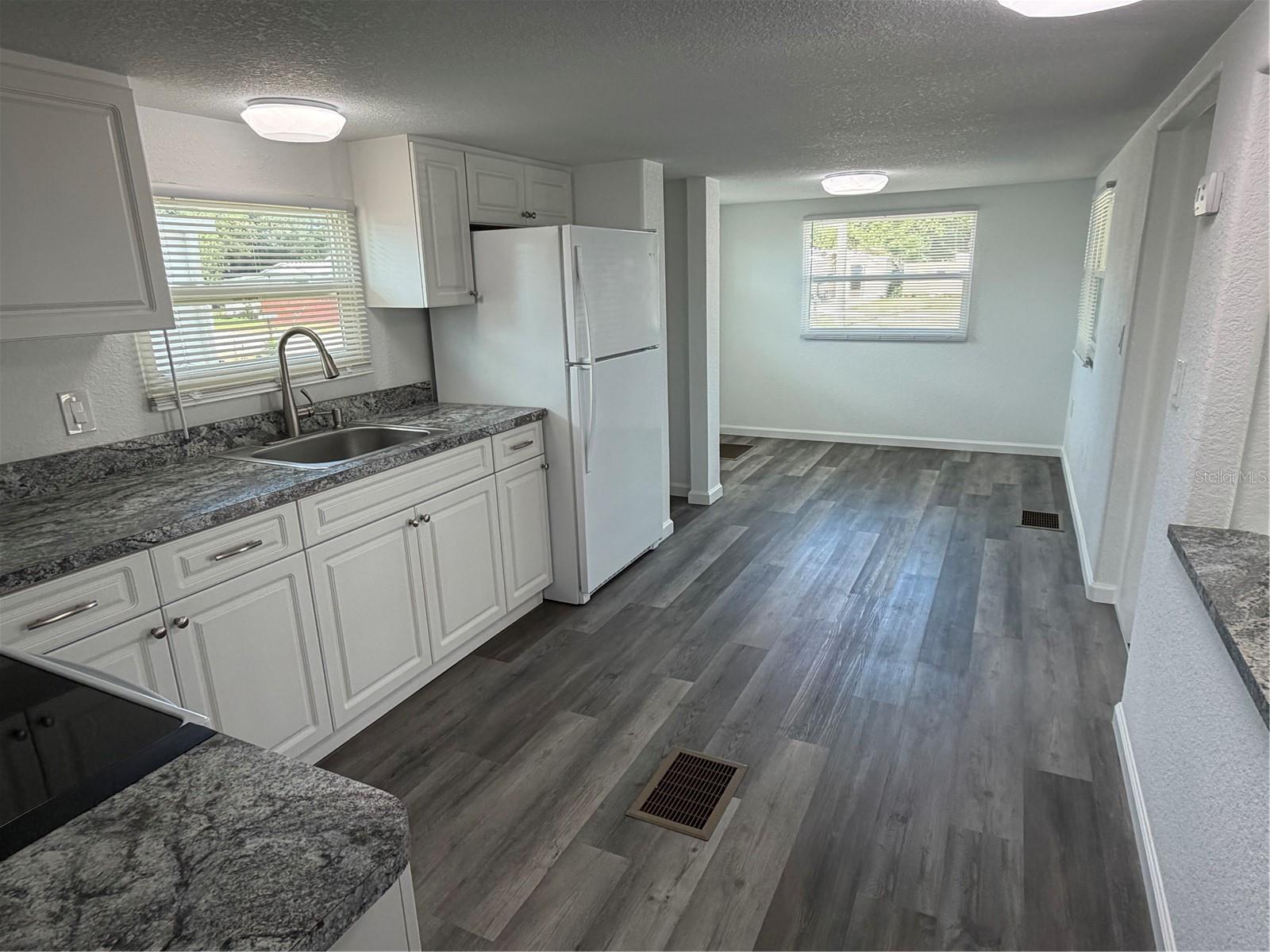 206 RAVENNA ST N — photo 13