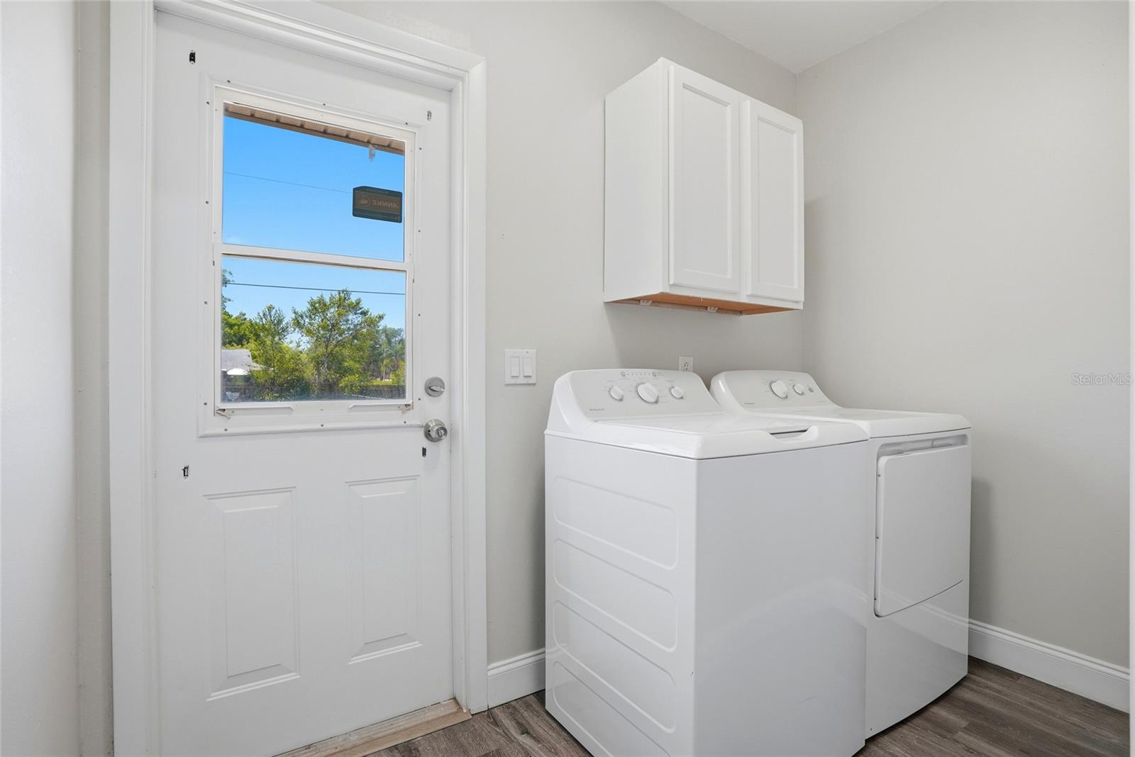 721 VILLAGE PL — photo 34