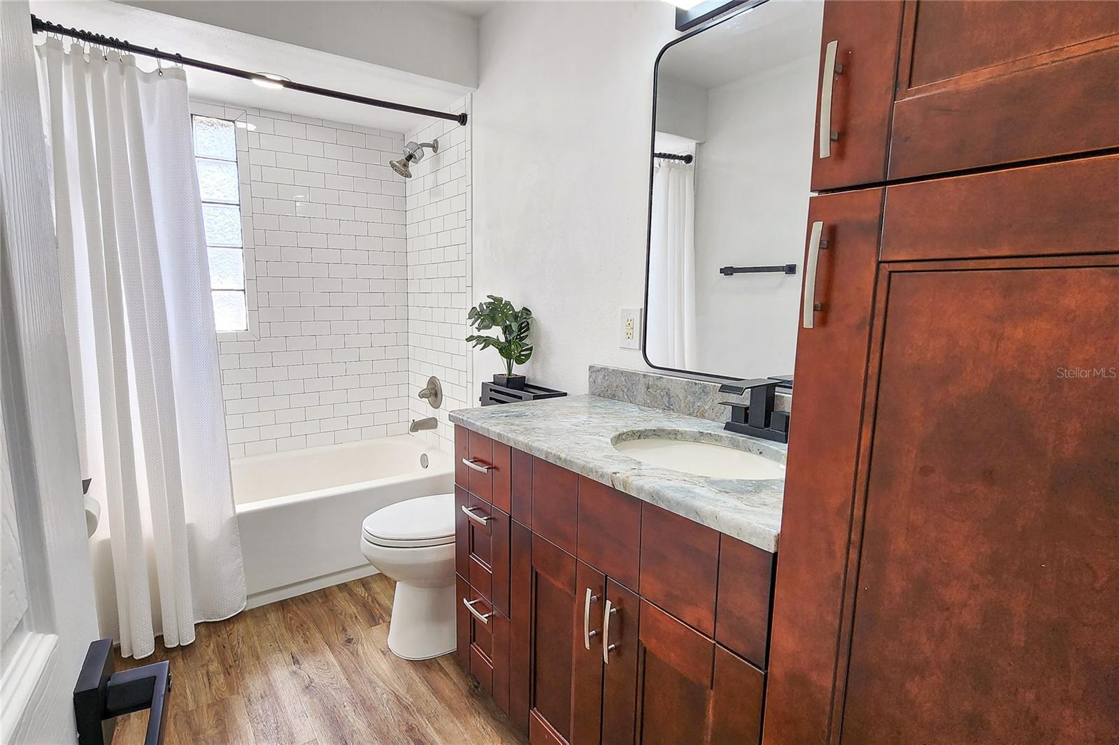 16169 GARDENDALE DR — photo 24
