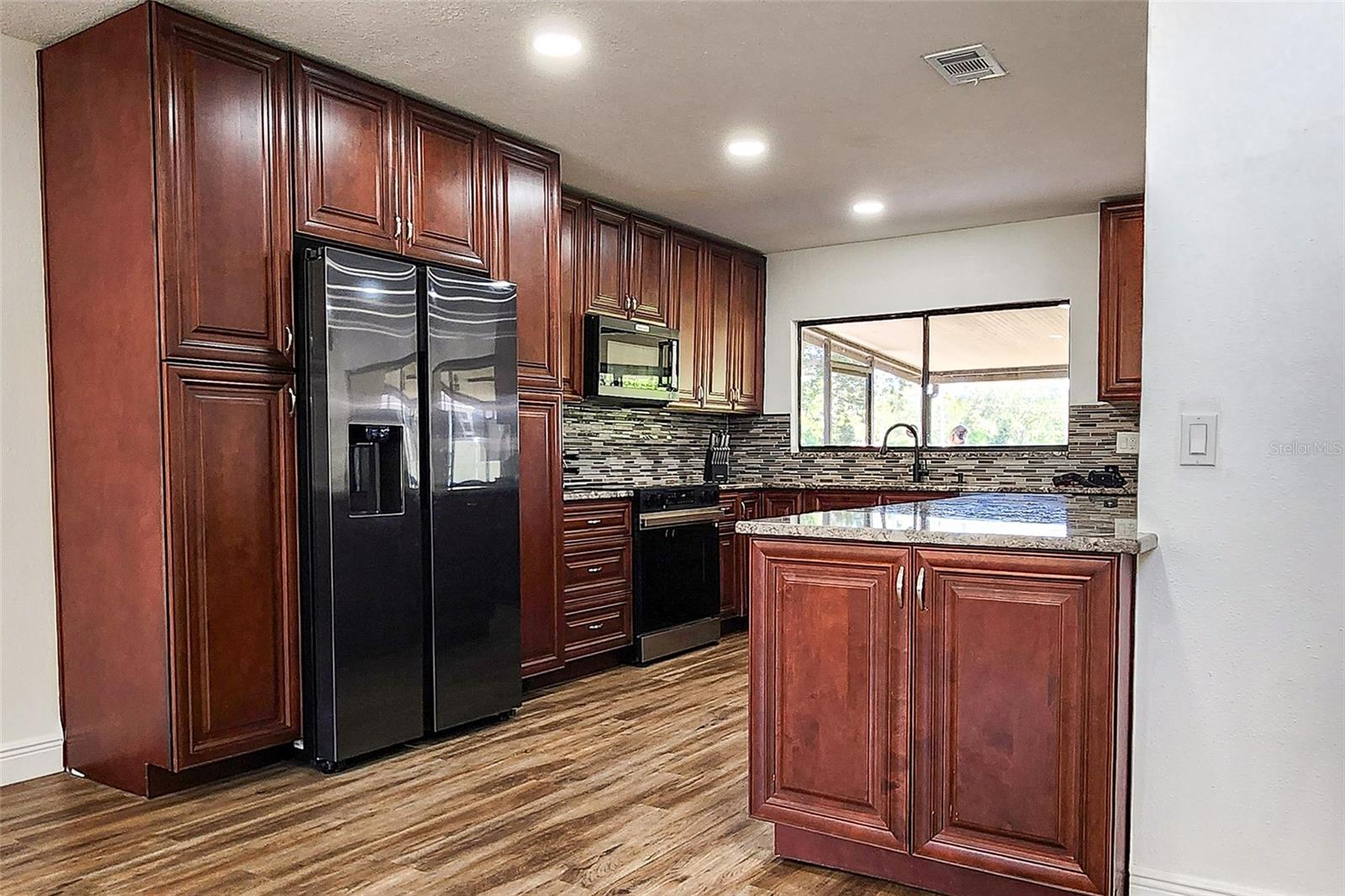 16169 GARDENDALE DR — photo 8