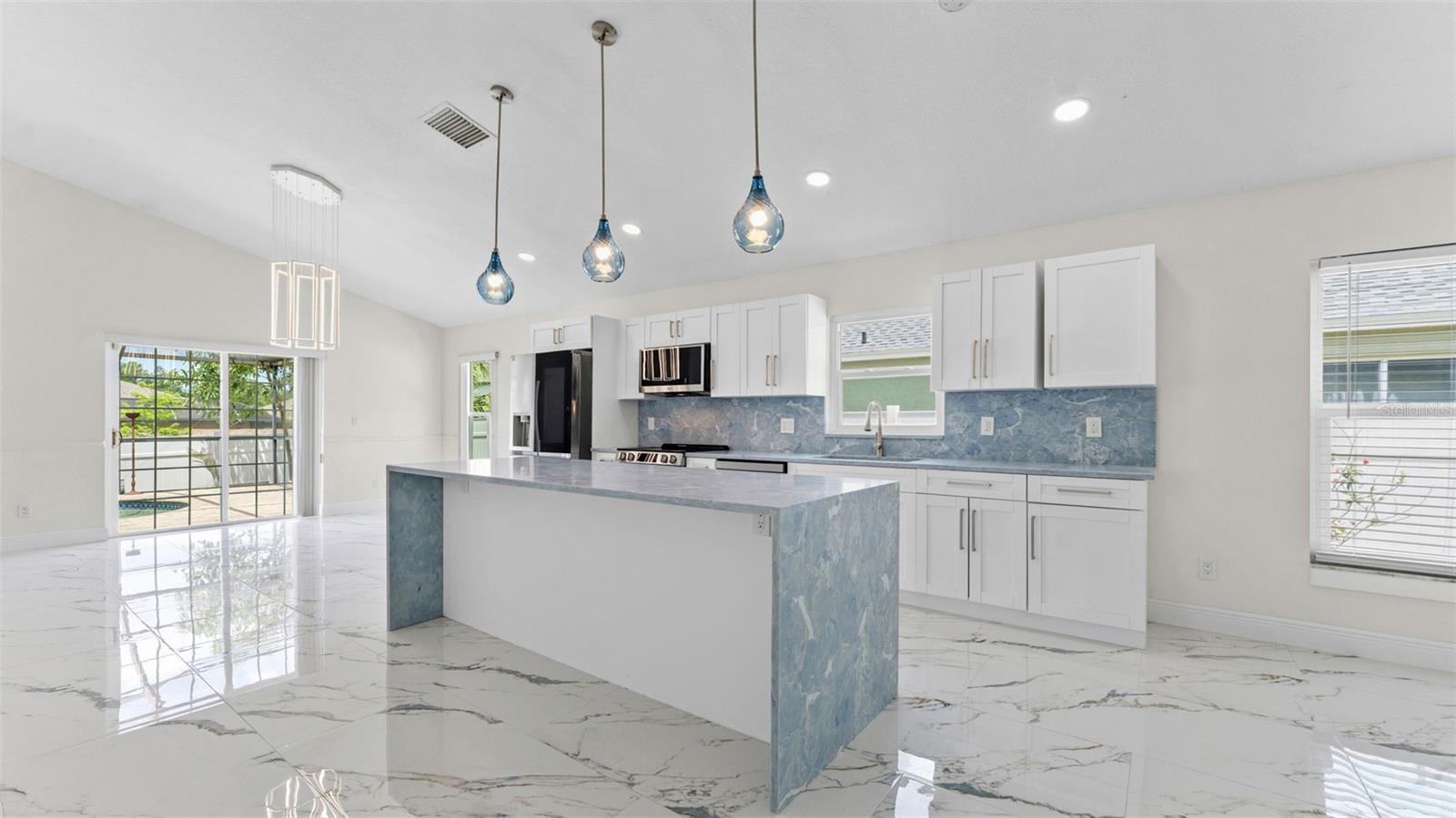 11708 CARROLLWOOD COVE DR — photo 3