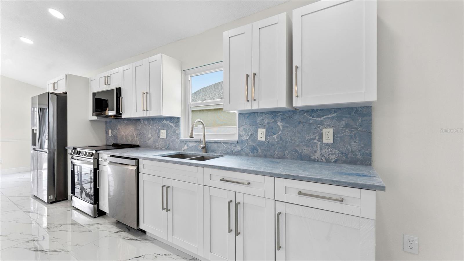 11708 CARROLLWOOD COVE DR — photo 4
