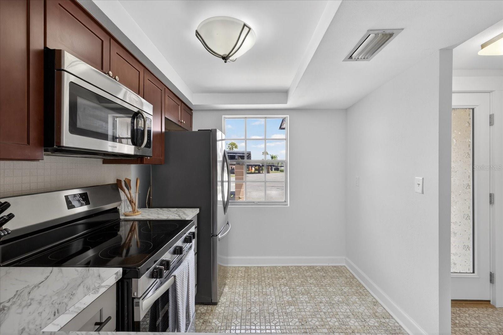 4116 HAMPTON DR — photo 9