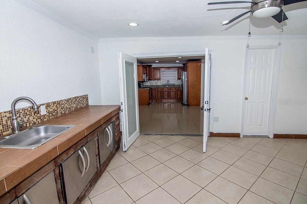 6506 SALINE ST — photo 28