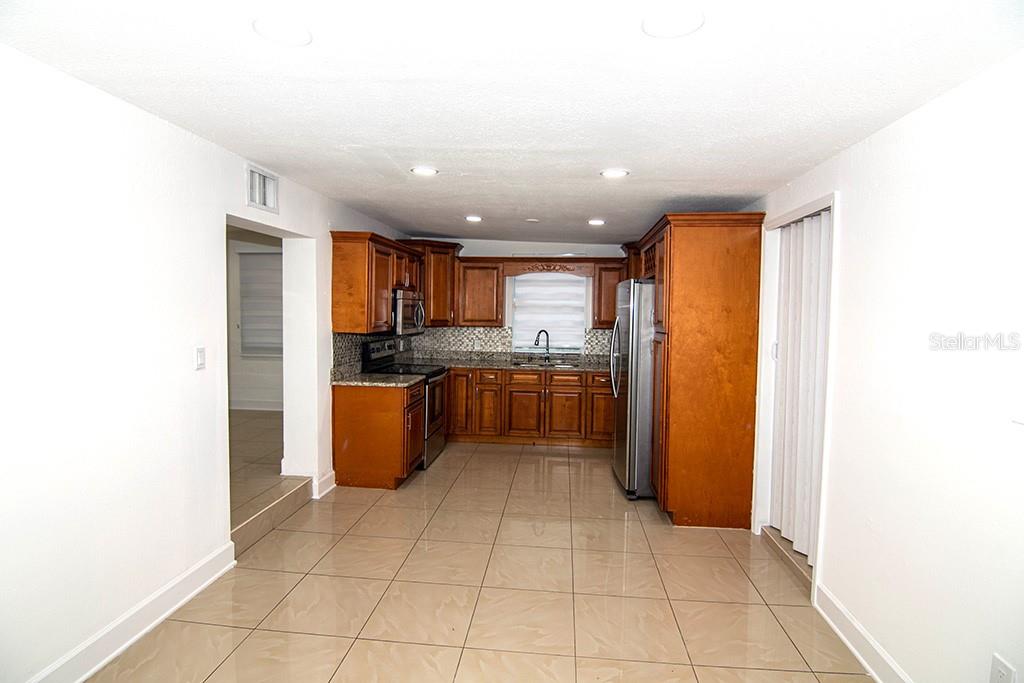 6506 SALINE ST — photo 12