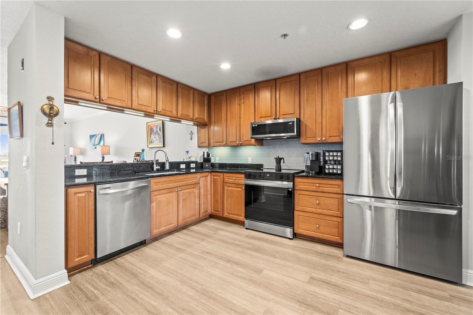 425 150TH AVE #2303 — photo 4