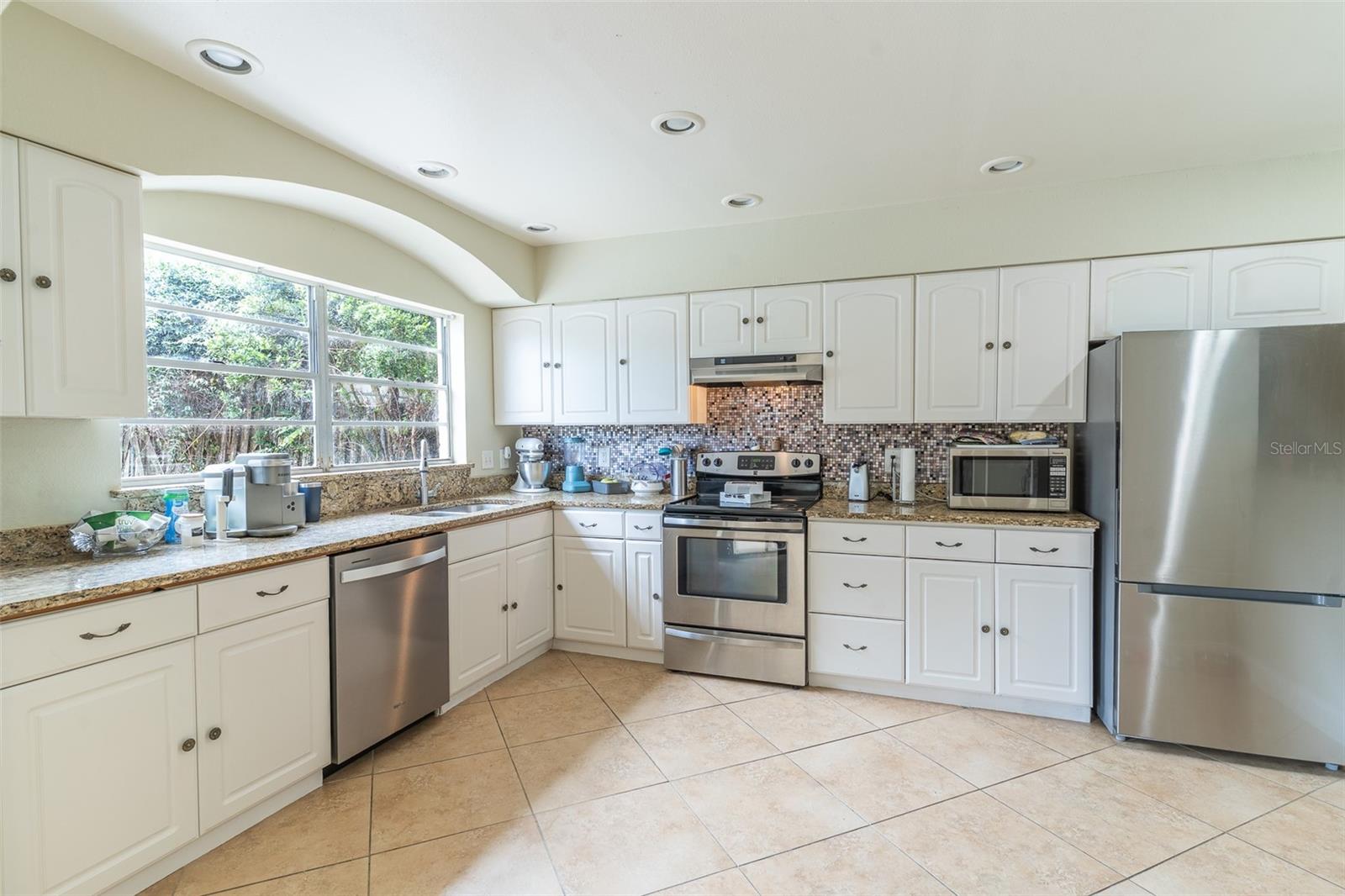 631 STONE DR — photo 6