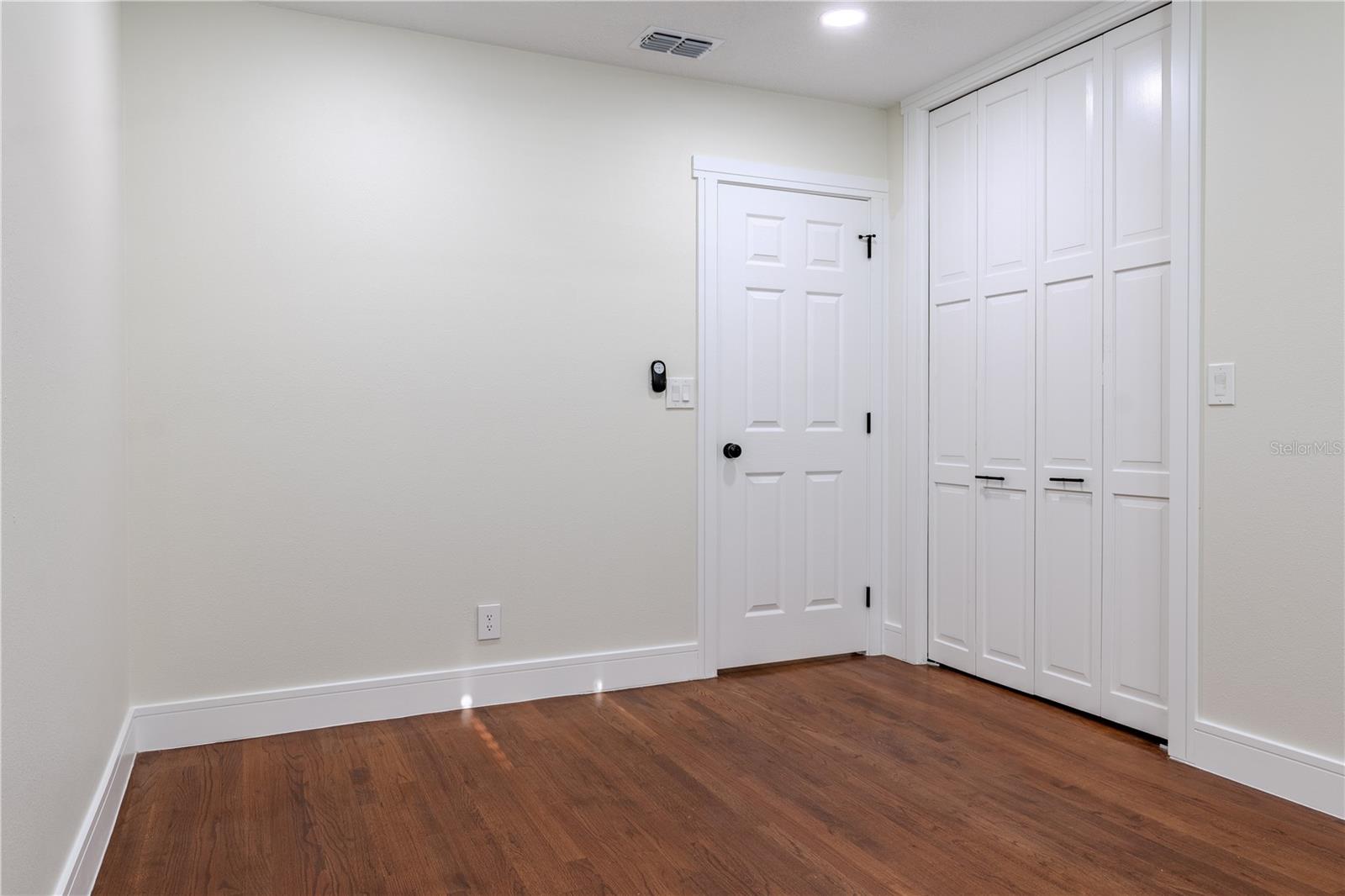226 WILLOWICK AVE — photo 41