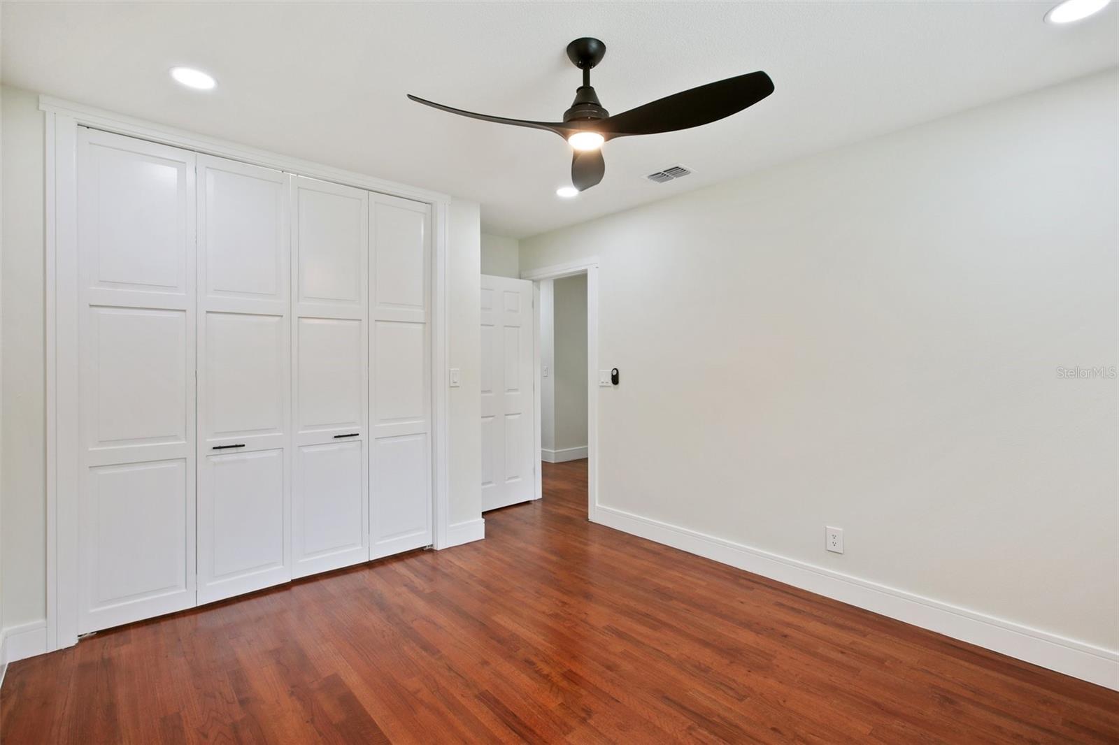 226 WILLOWICK AVE — photo 47