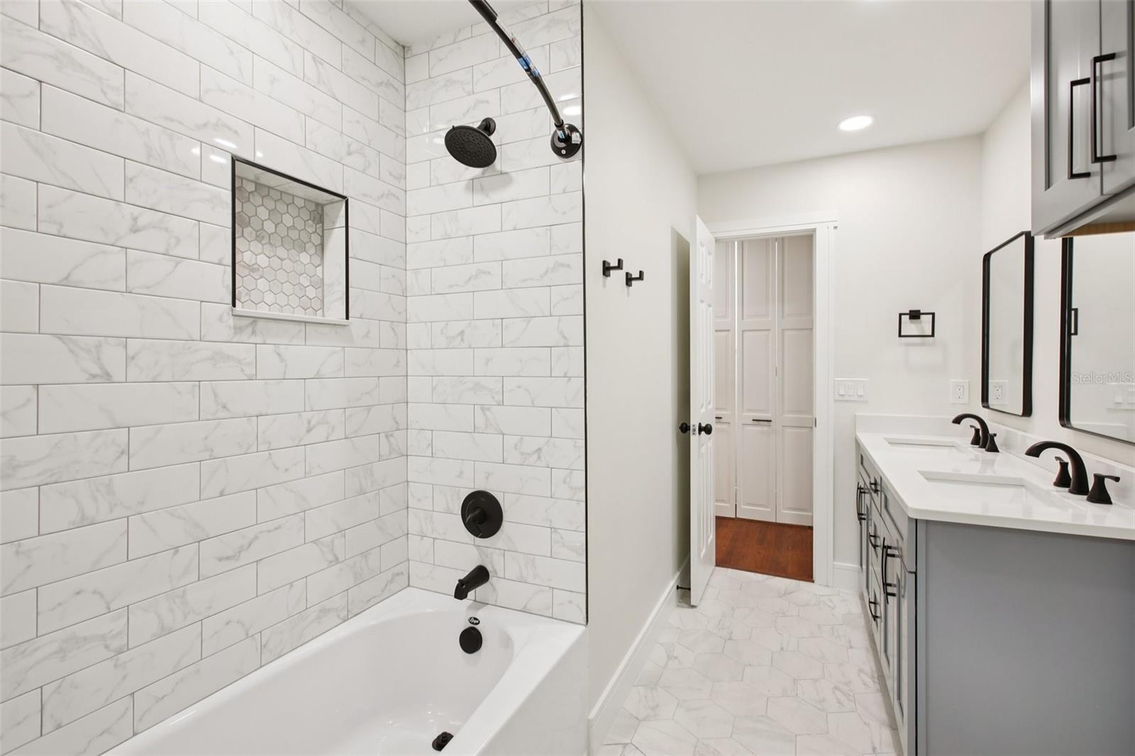 226 WILLOWICK AVE — photo 53