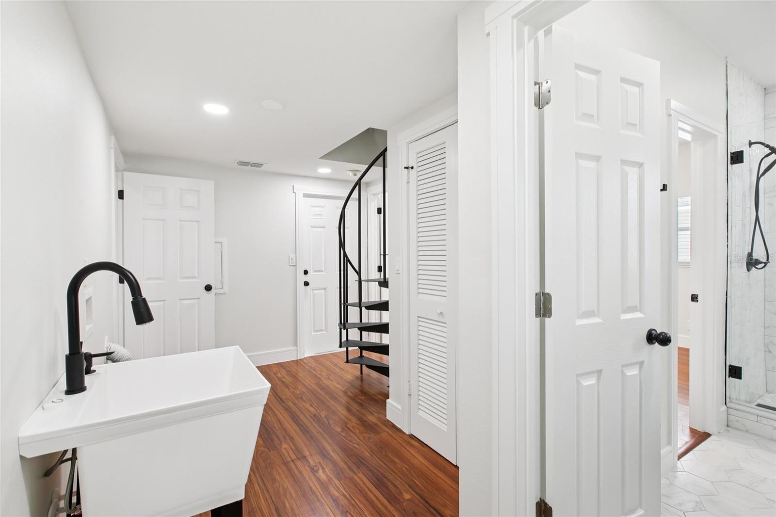 226 WILLOWICK AVE — photo 35