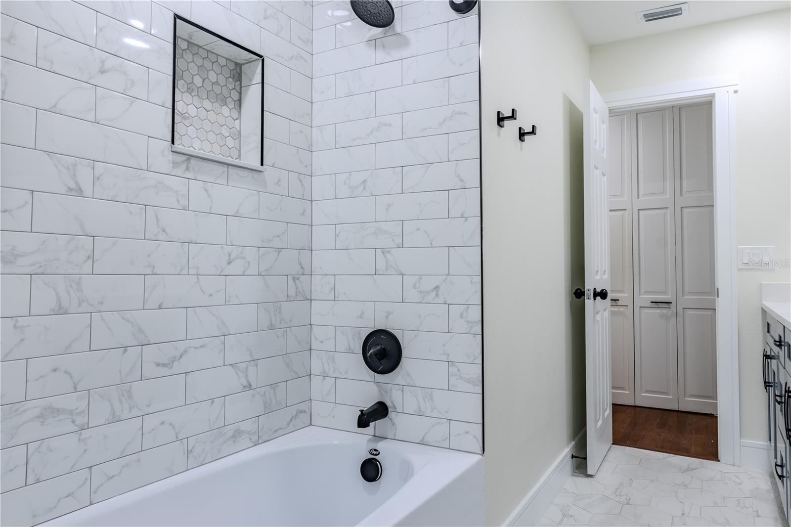 226 WILLOWICK AVE — photo 43