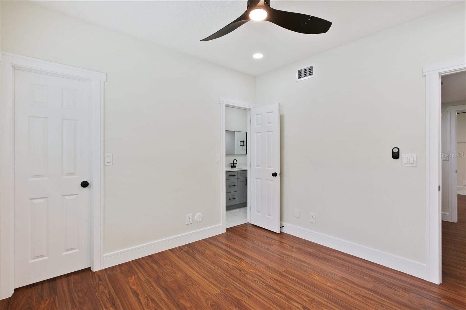 226 WILLOWICK AVE — photo 60