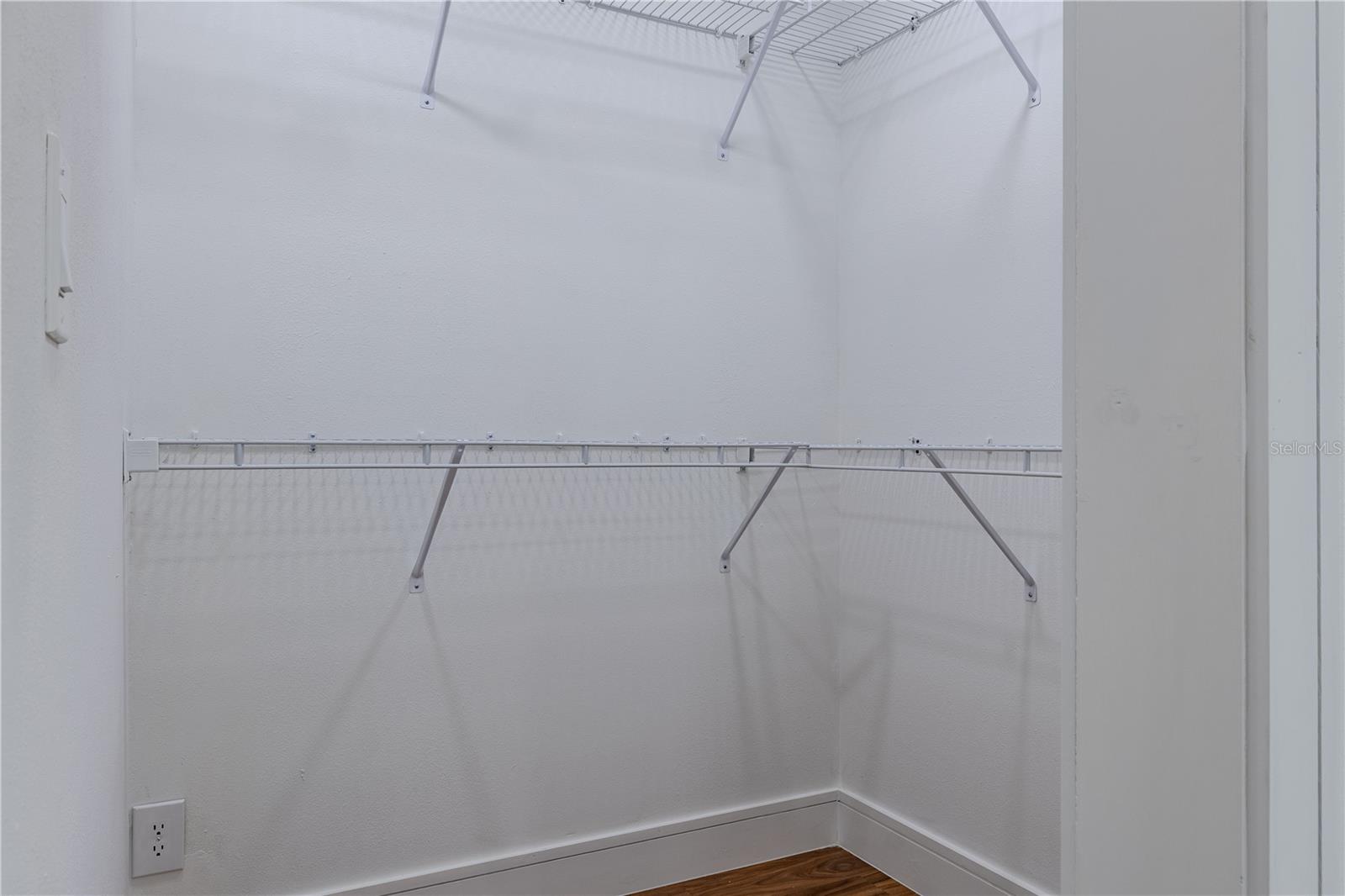 226 WILLOWICK AVE — photo 28