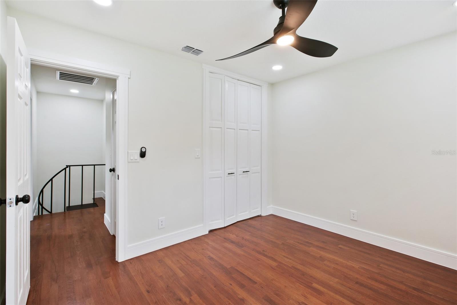 226 WILLOWICK AVE — photo 49