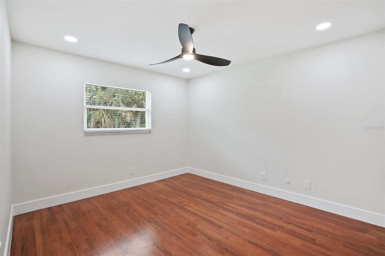 226 WILLOWICK AVE — photo 46