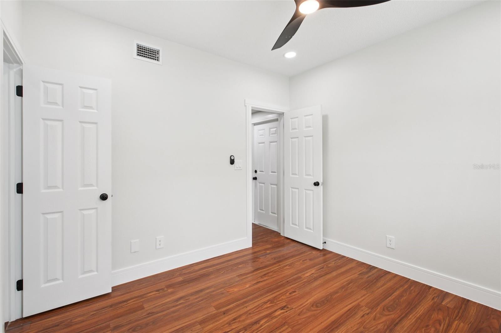 226 WILLOWICK AVE — photo 59