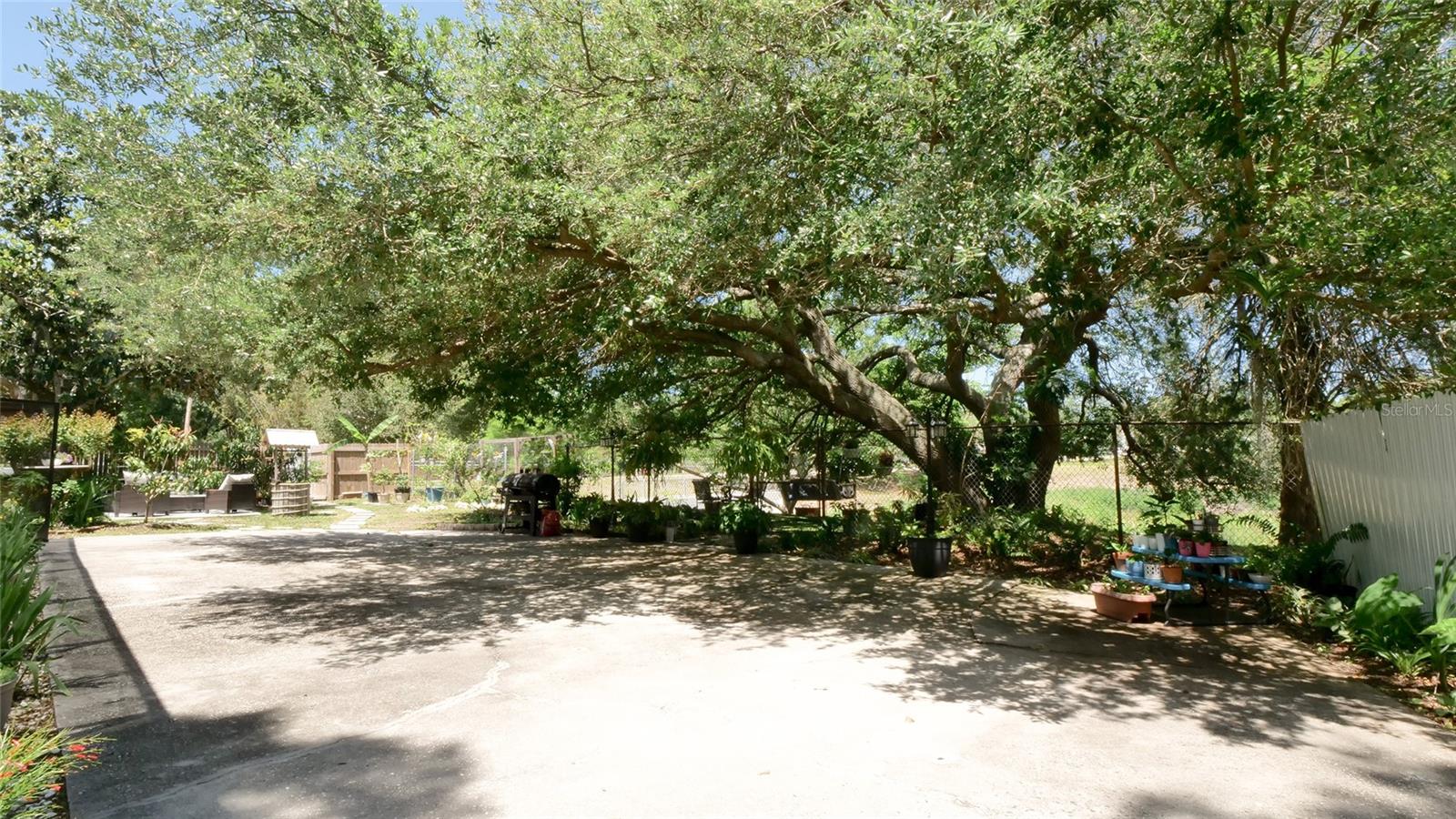 1307 NORMANDY CIR — photo 34