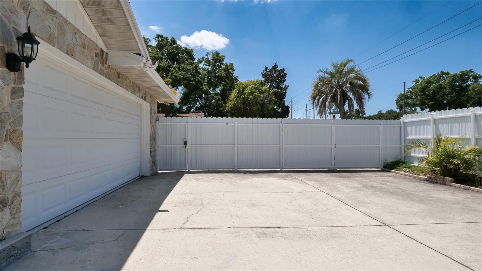 1307 NORMANDY CIR — photo 48