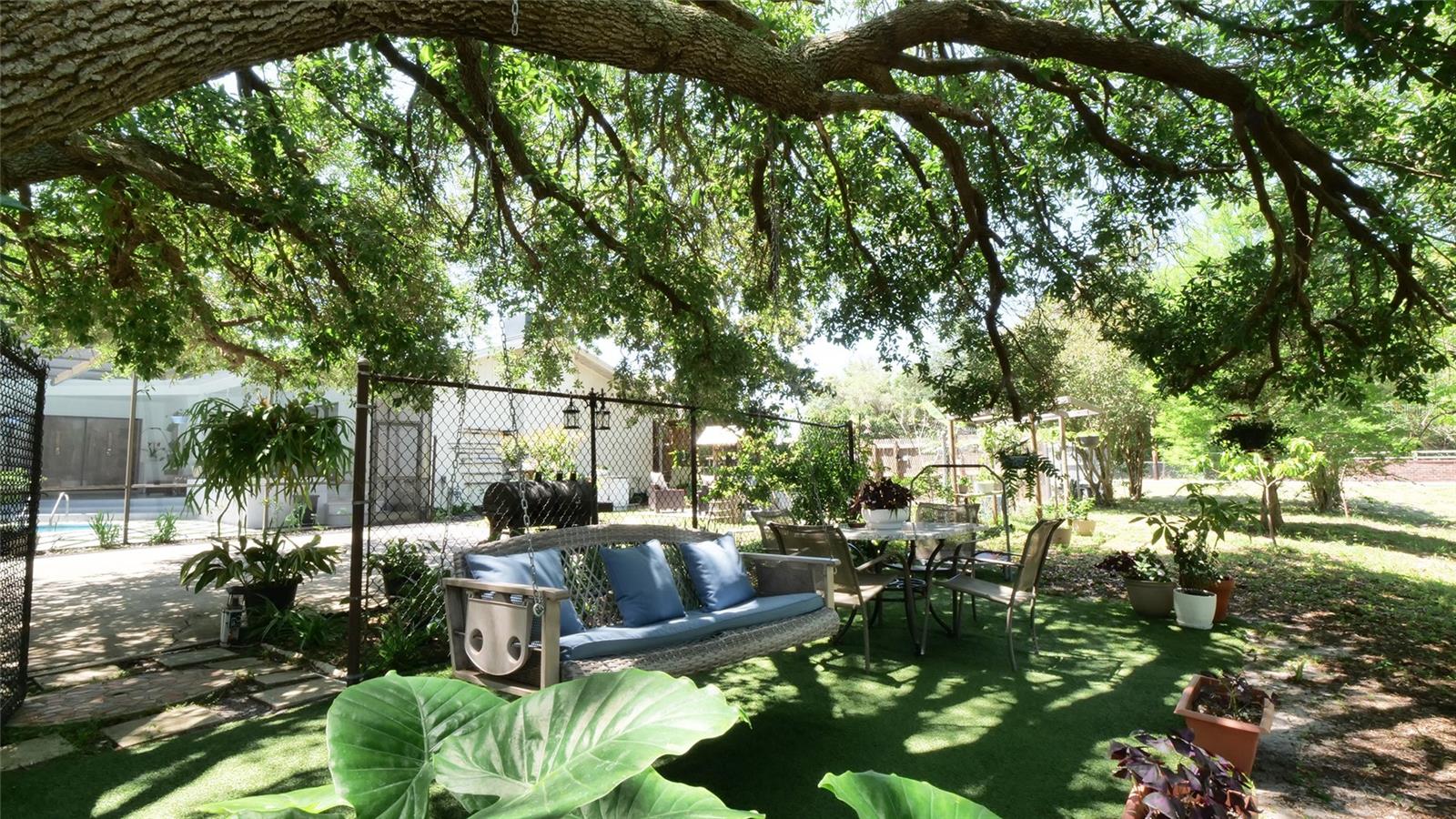 1307 NORMANDY CIR — photo 47