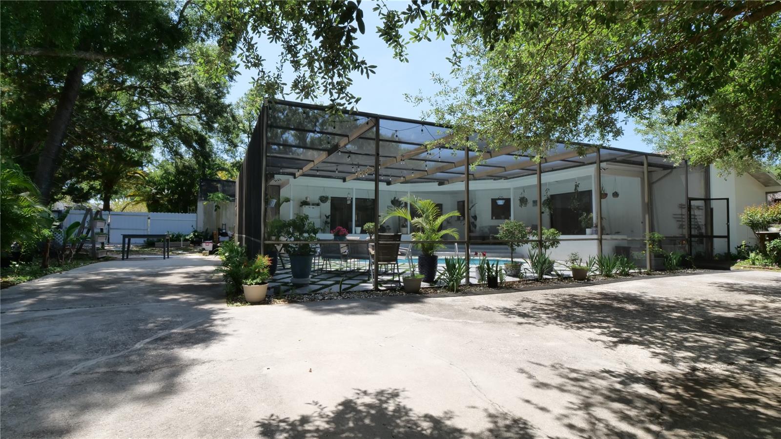 1307 NORMANDY CIR — photo 33