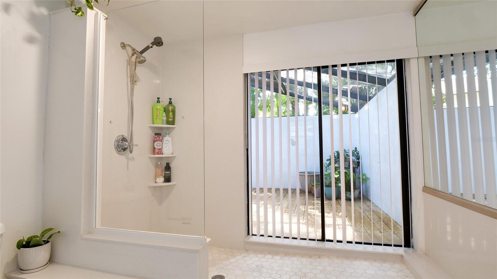 1307 NORMANDY CIR — photo 15
