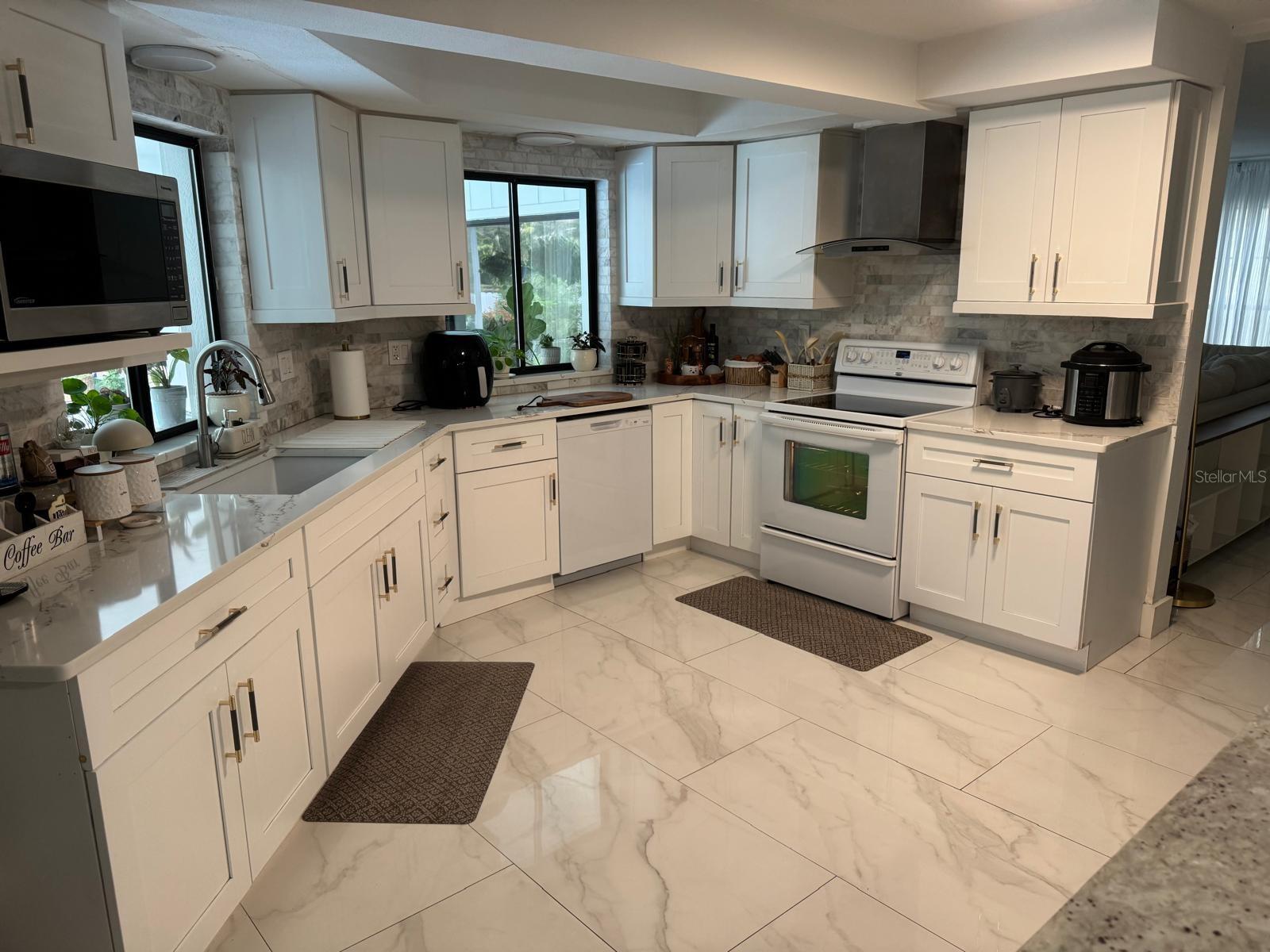 1307 NORMANDY CIR — photo 18