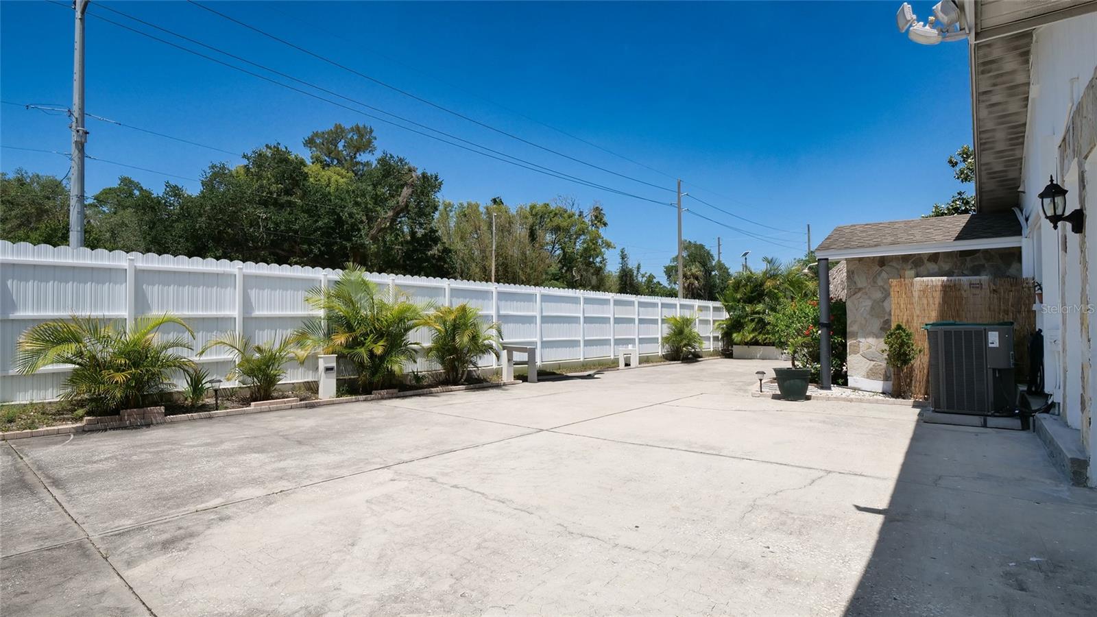 1307 NORMANDY CIR — photo 45