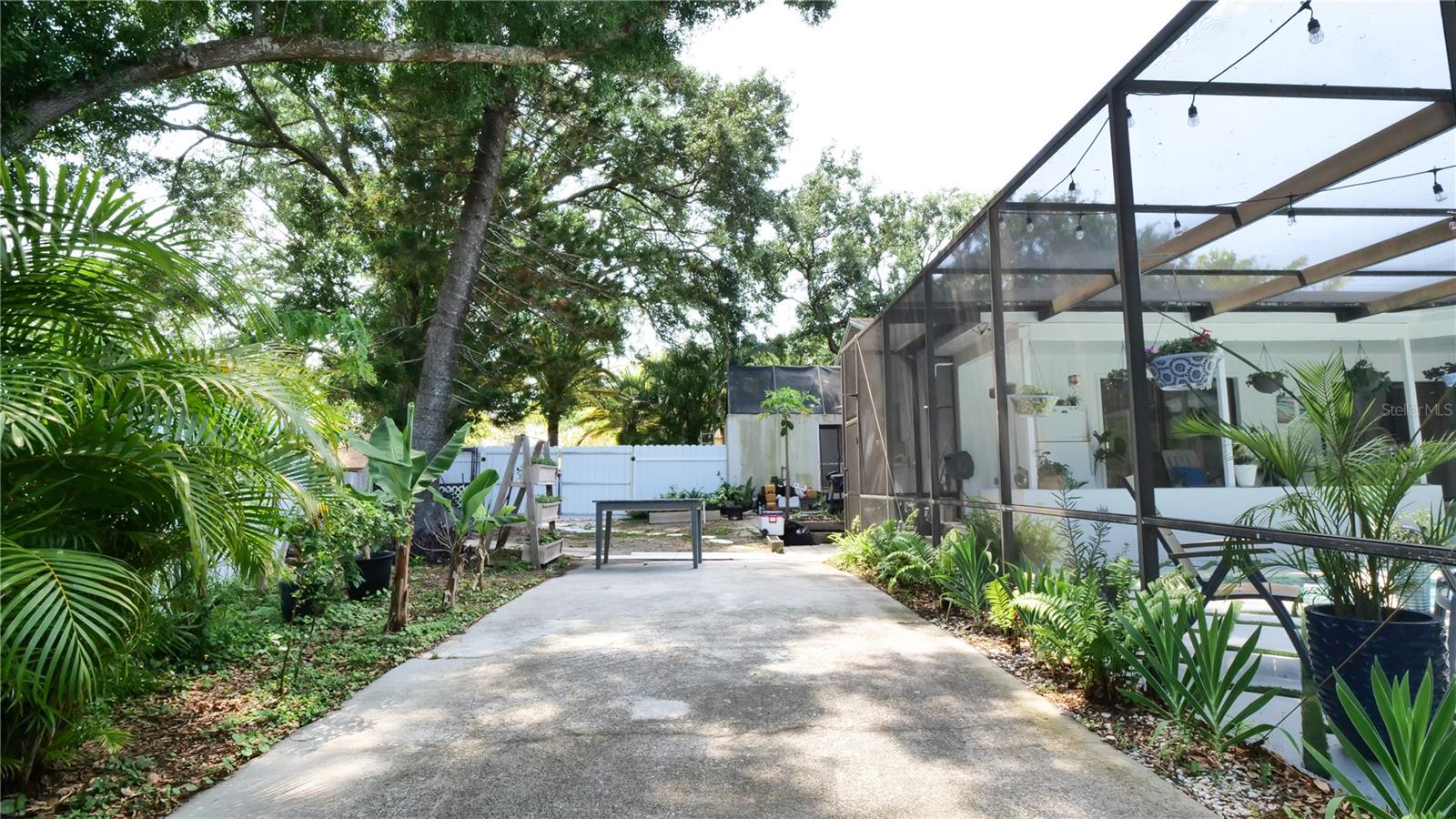 1307 NORMANDY CIR — photo 32