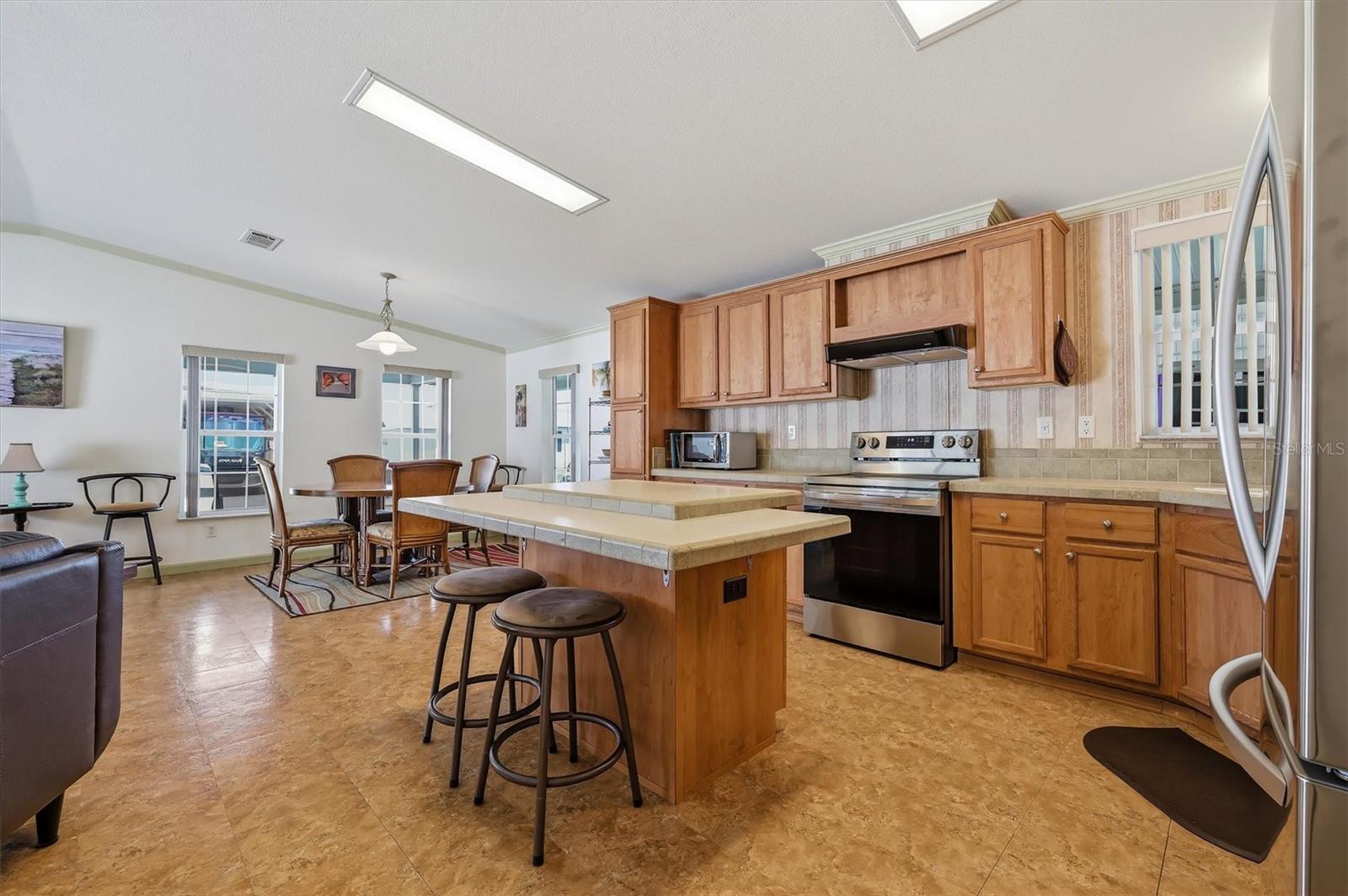 10027 EQUITY AVE — photo 28