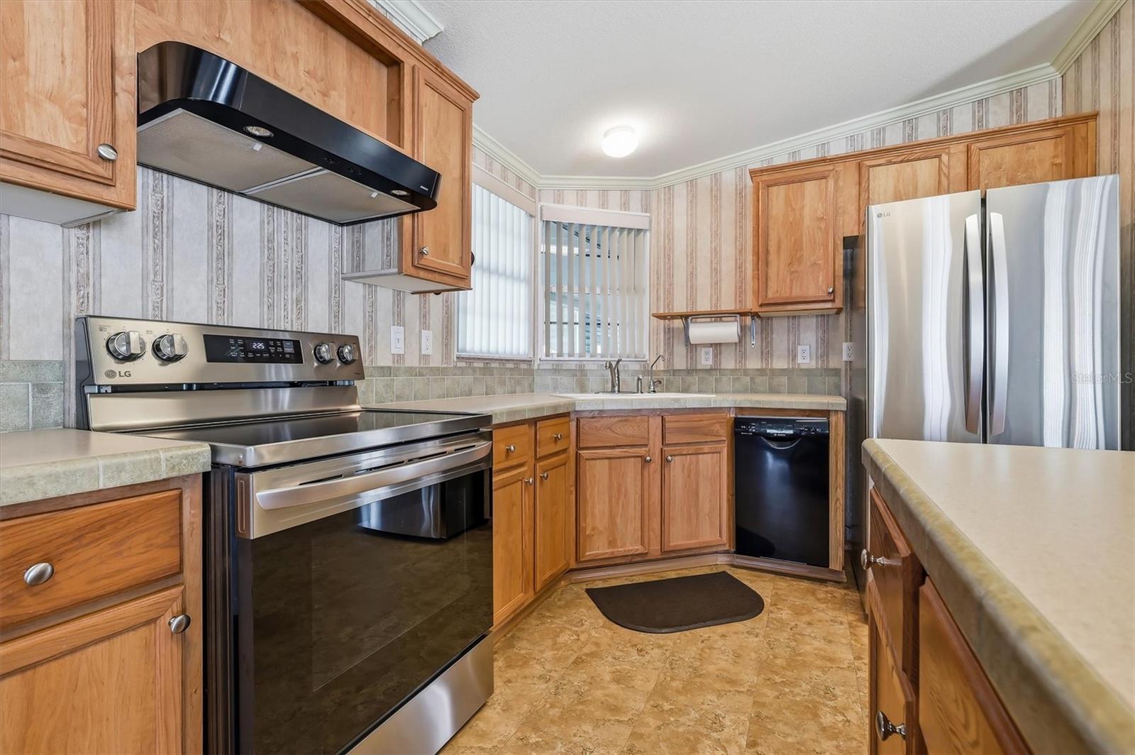 10027 EQUITY AVE — photo 29