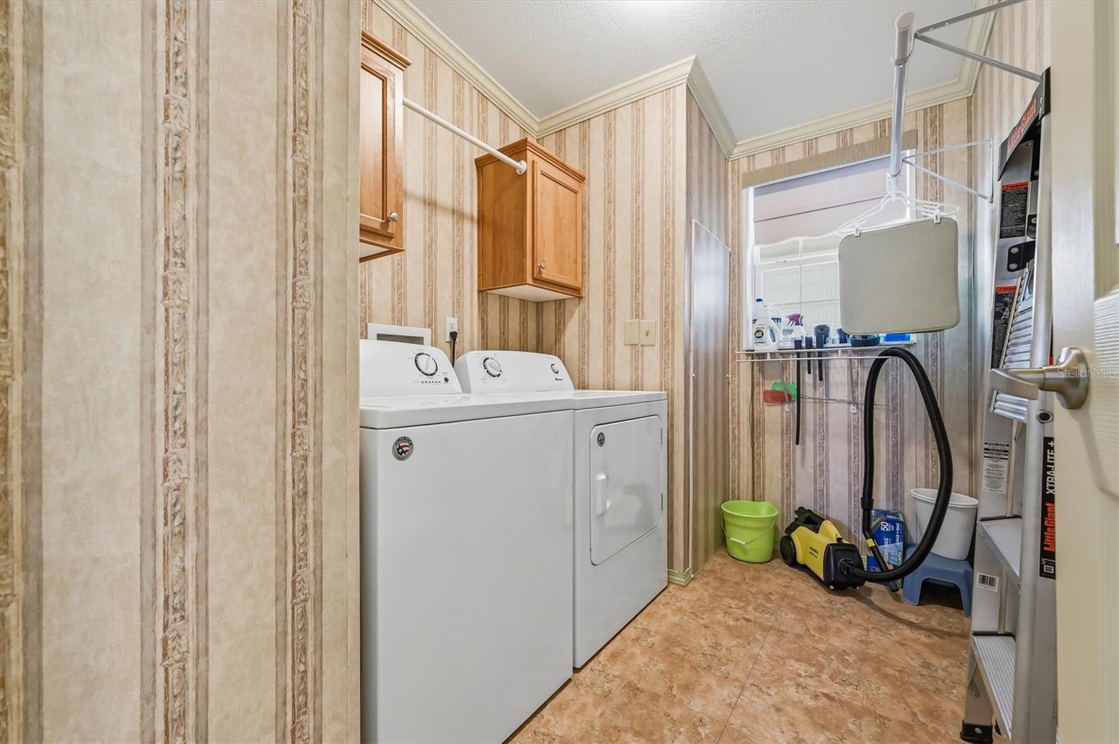 10027 EQUITY AVE — photo 38