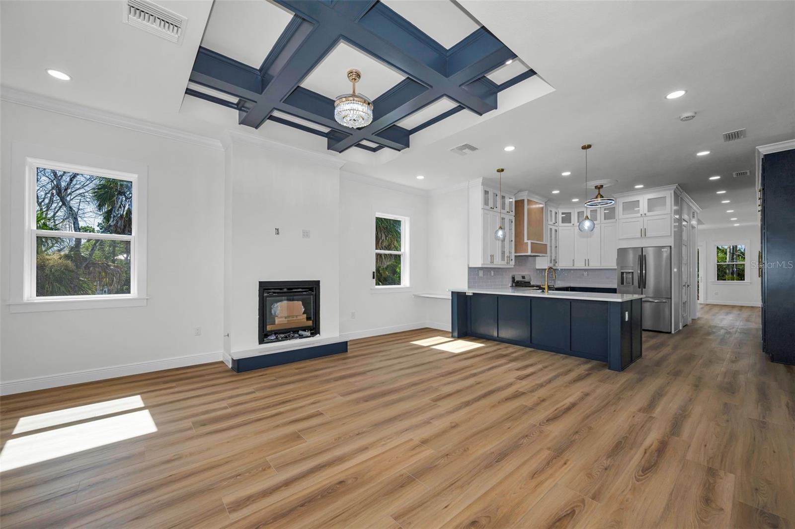 158 E SPRUCE ST — photo 32