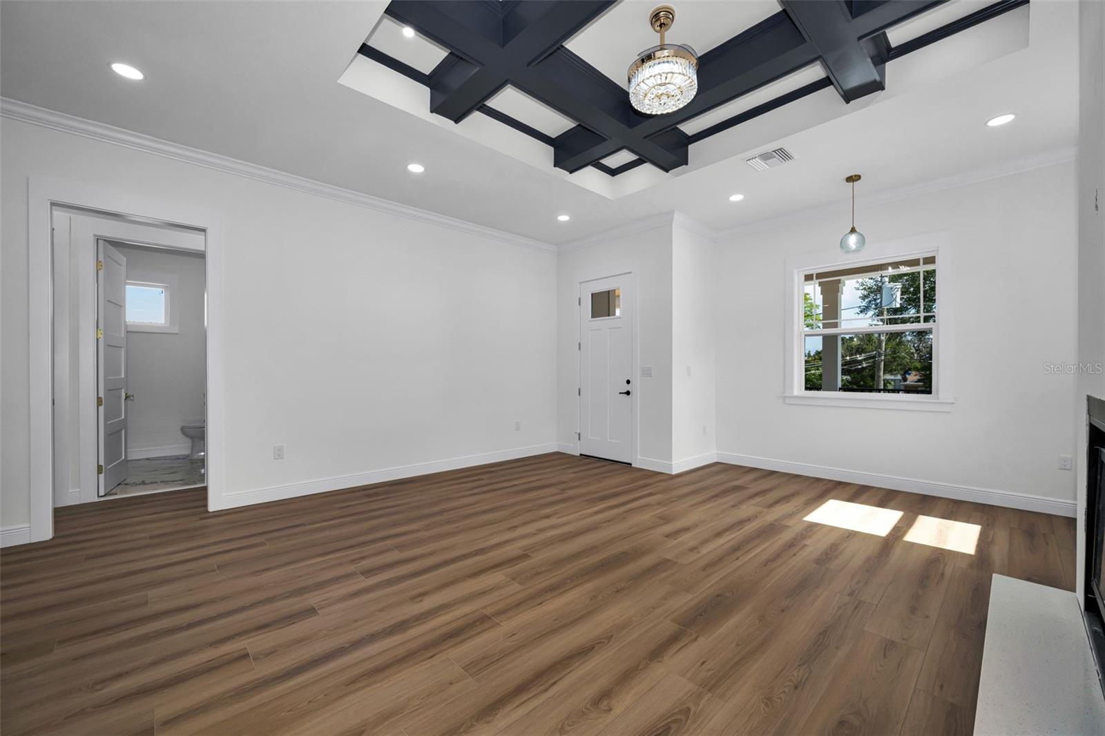 158 E SPRUCE ST — photo 34