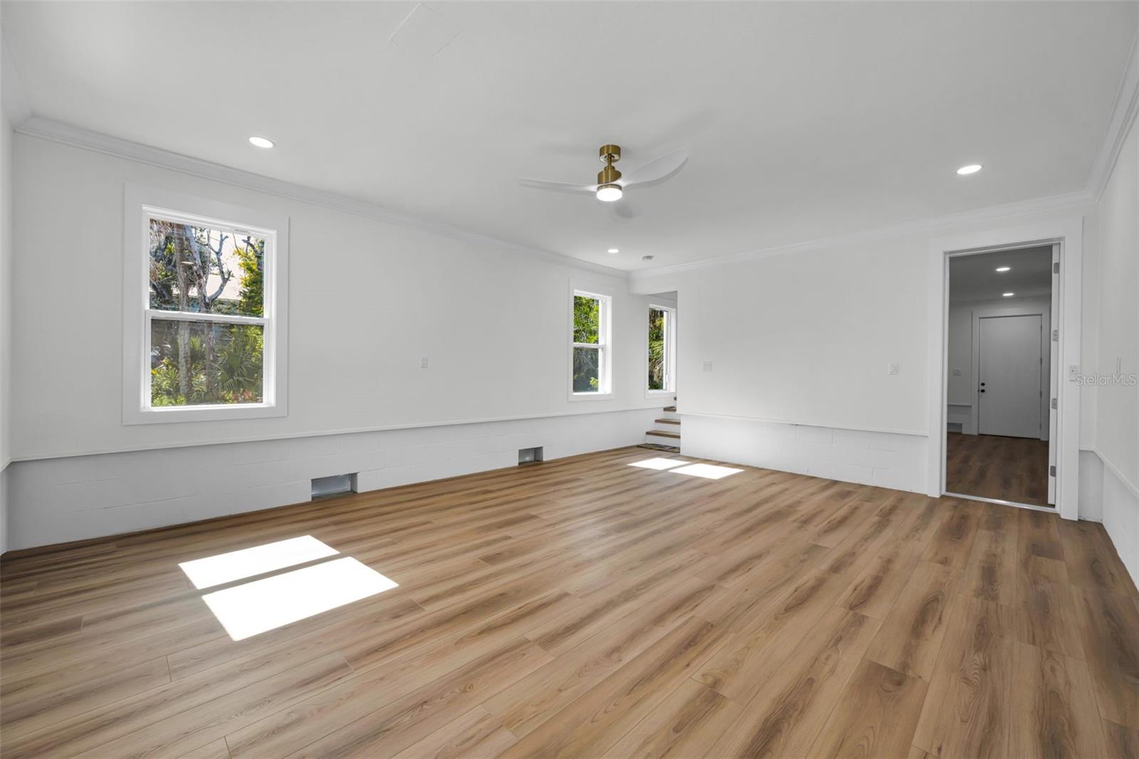 158 E SPRUCE ST — photo 49