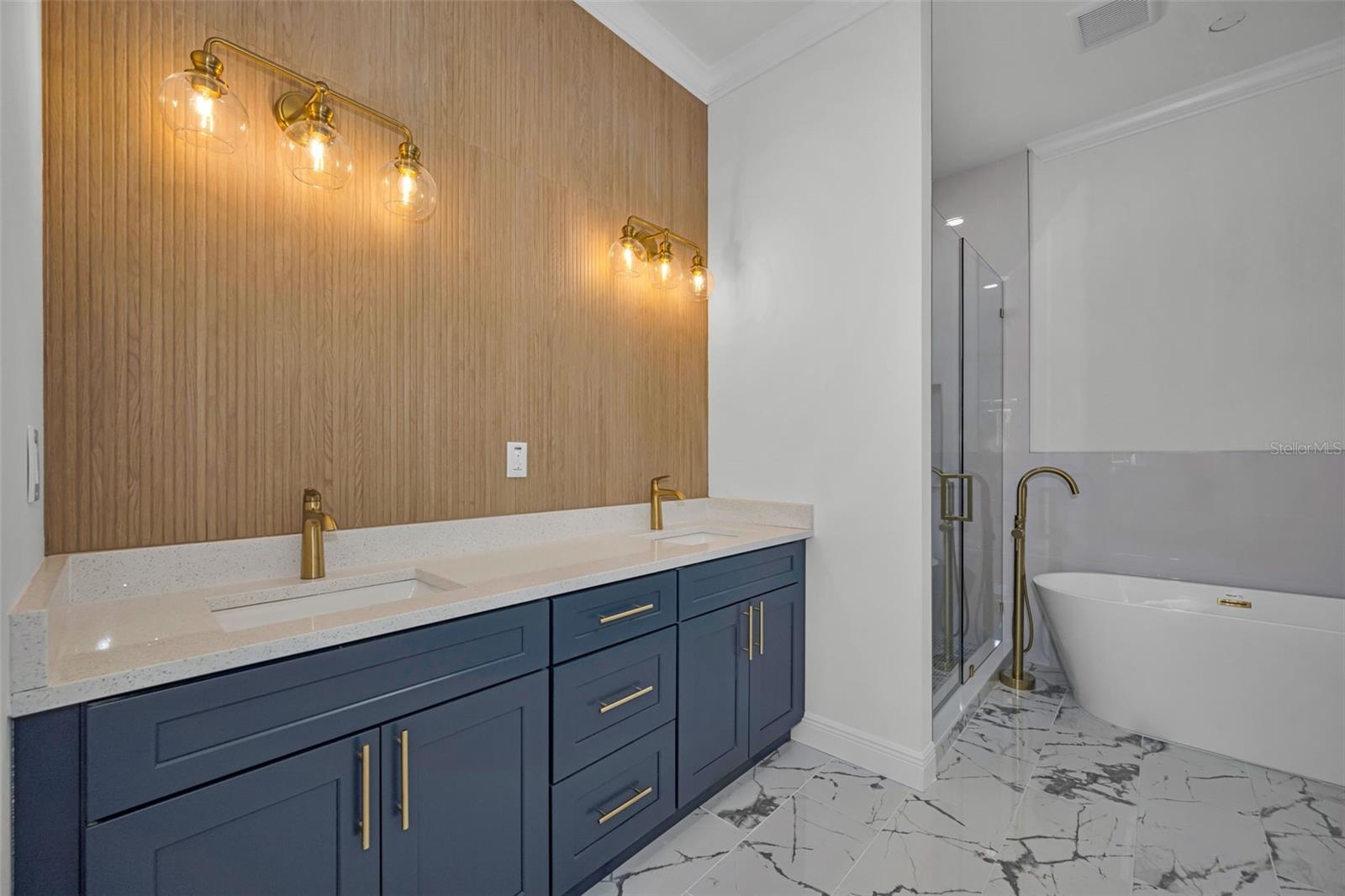 158 E SPRUCE ST — photo 39