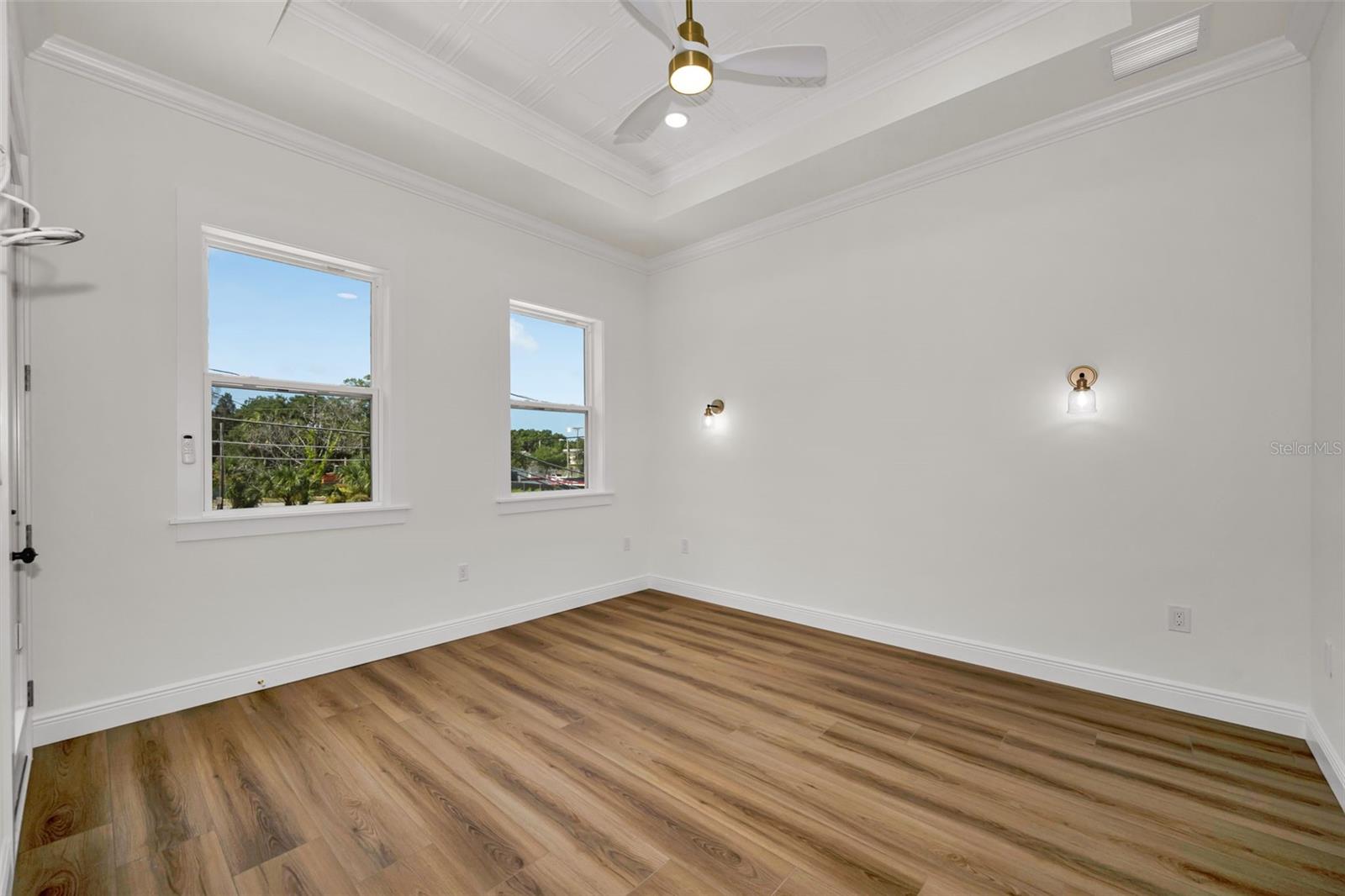 158 E SPRUCE ST — photo 36
