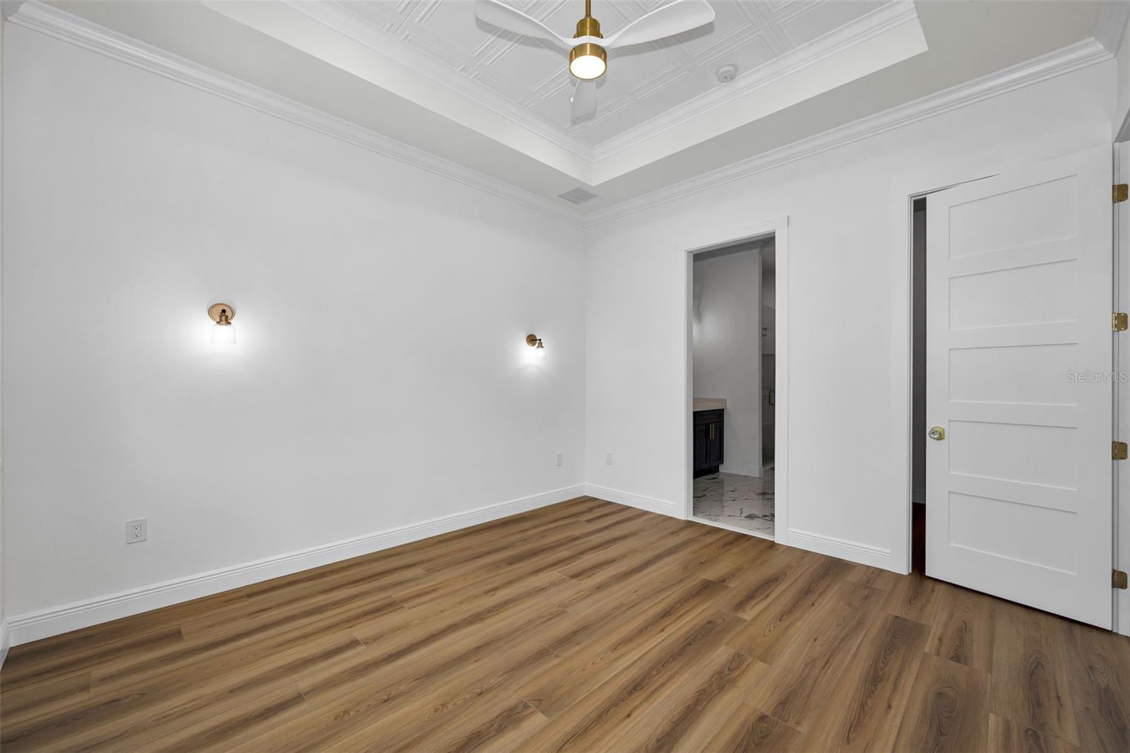158 E SPRUCE ST — photo 38