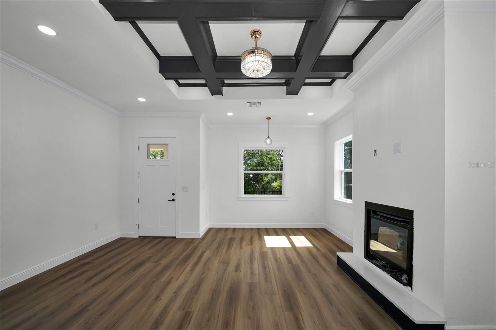 158 E SPRUCE ST — photo 35