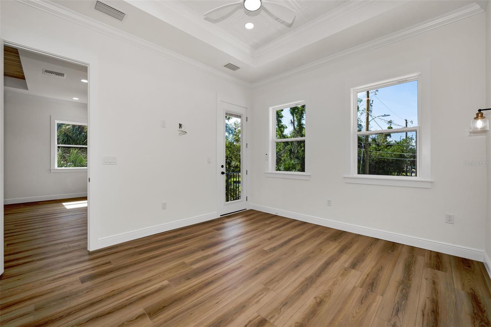158 E SPRUCE ST — photo 37