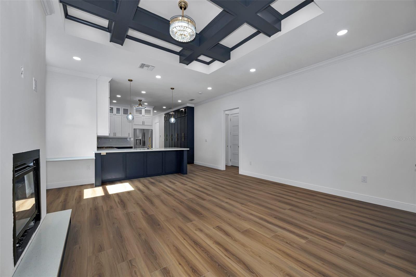 158 E SPRUCE ST — photo 33