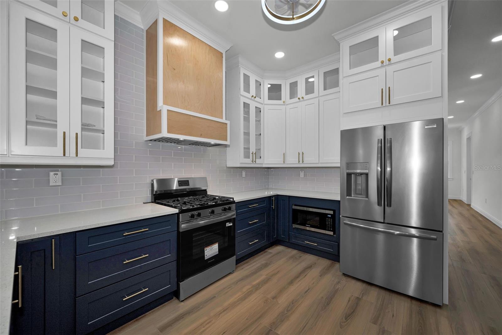 158 E SPRUCE ST — photo 24